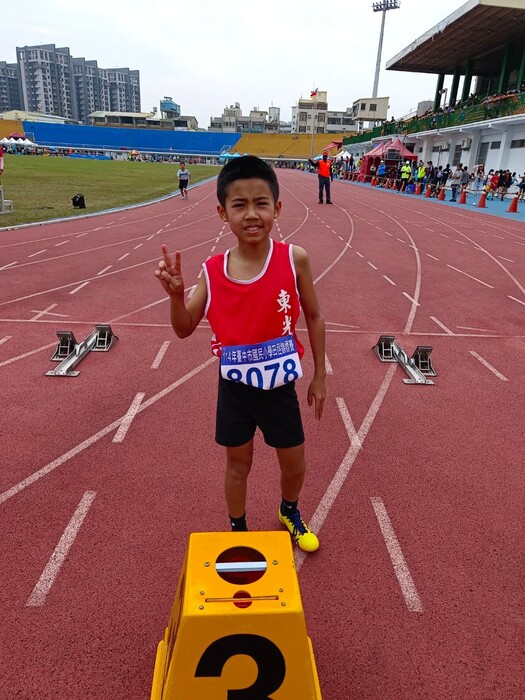五年級男童100公尺