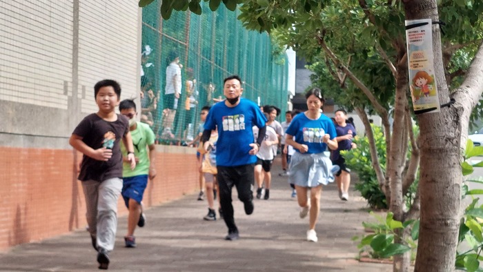 主任老師不落人後圖片