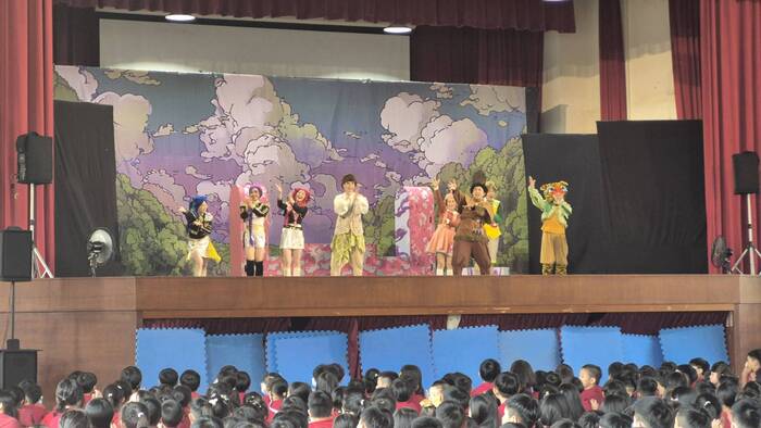 大開劇團蒞校演出