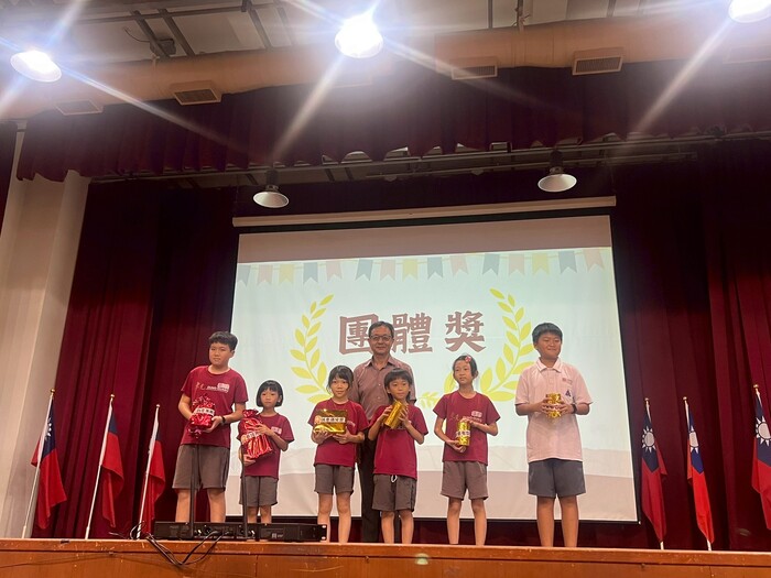 頒發20年資深優良教師獎狀圖片